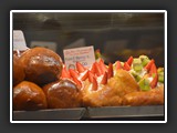 Naples baba au rhum et pâtisserie