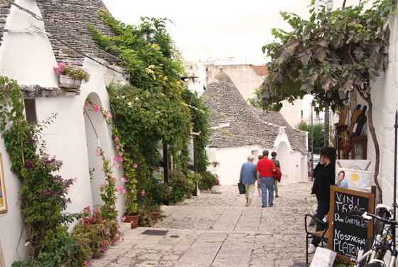 alberobello rue commerçante