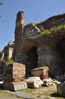 pouzzoles amphitheatre