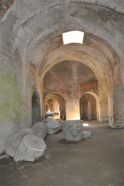 pouzzoles amphitheatre