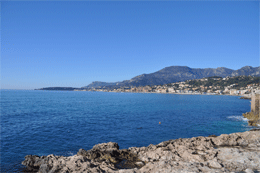 Frontière à Menton aux Rochers Rouges