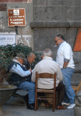 Naples, partie de cartes dans la rue