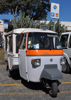 ape vespa taxi
