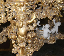 salle du conseil de la reggia detail de la table