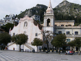 Taormine piazza san dominico